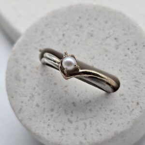 Pierścionek vintage ze srebra i złota z perełką – rozmiar 13