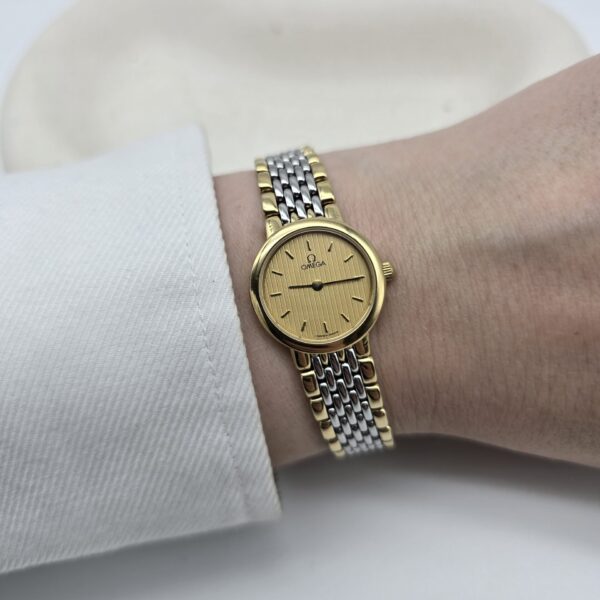 OMEGA DE VILLE - zegarek vintage na bransolecie na ręce