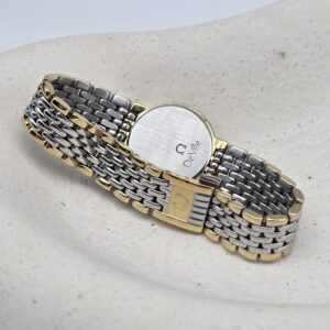 OMEGA DE VILLE - zegarek vintage na bransolecie widok z boku