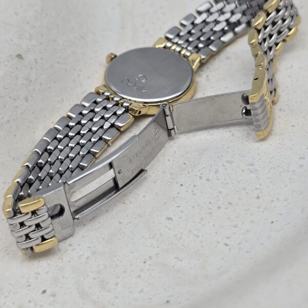OMEGA DE VILLE - zegarek vintage na bransolecie widok z tyłu