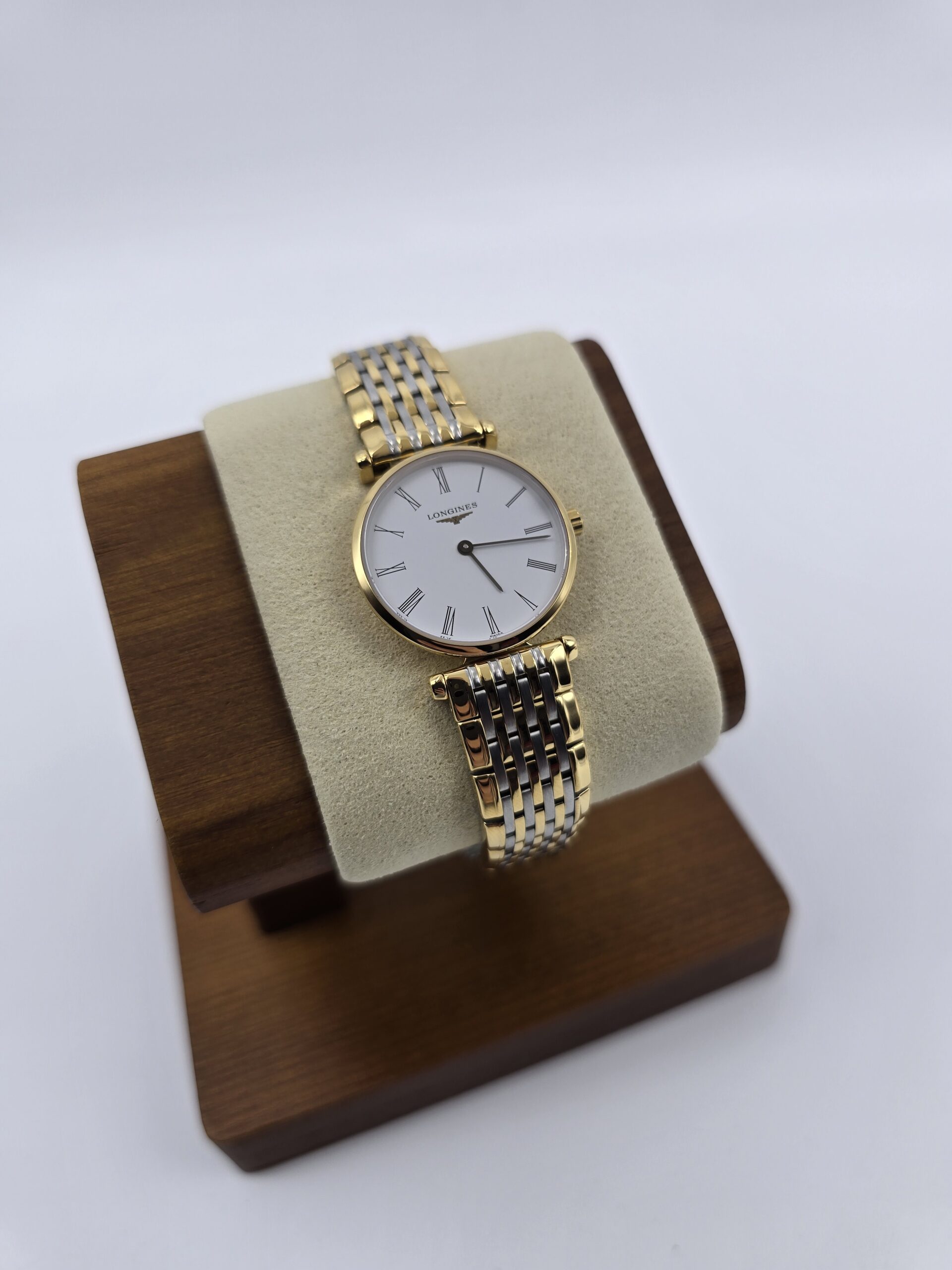 LONGINES LA GRANDE CLASSIQUE - zegarek na bransolecie widok od frontu