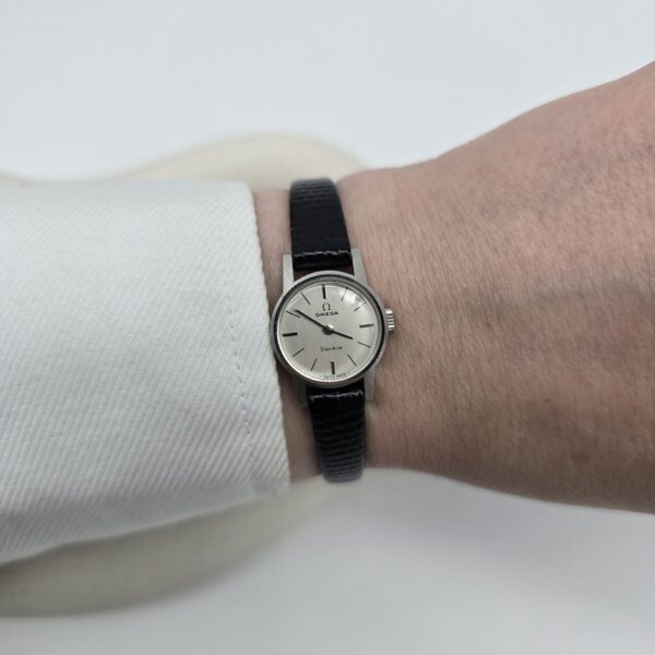 OMEGA GENÉVE - zegarek vintage na ręce