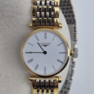 LONGINES LA GRANDE CLASSIQUE - zegarek na bransolecie zbliżenie na front