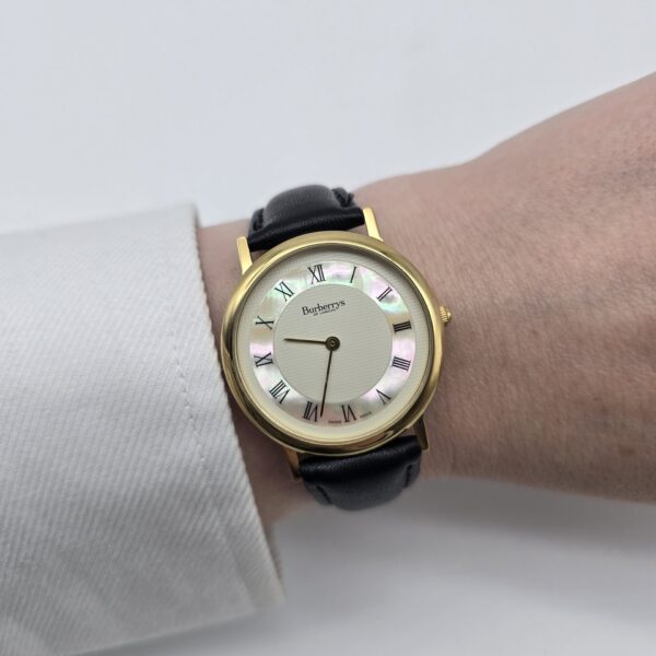 BURBERRY - zegarek vintage z masą perłową na ręce