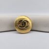 CHANEL - okrągła broszka vintage z logowaniem CC