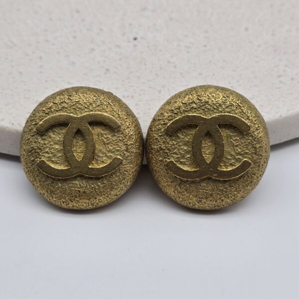 CHANEL - złote klipsy vintage z logo CC