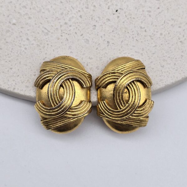 CHANEL - owalne klipsy vintage z logo CC