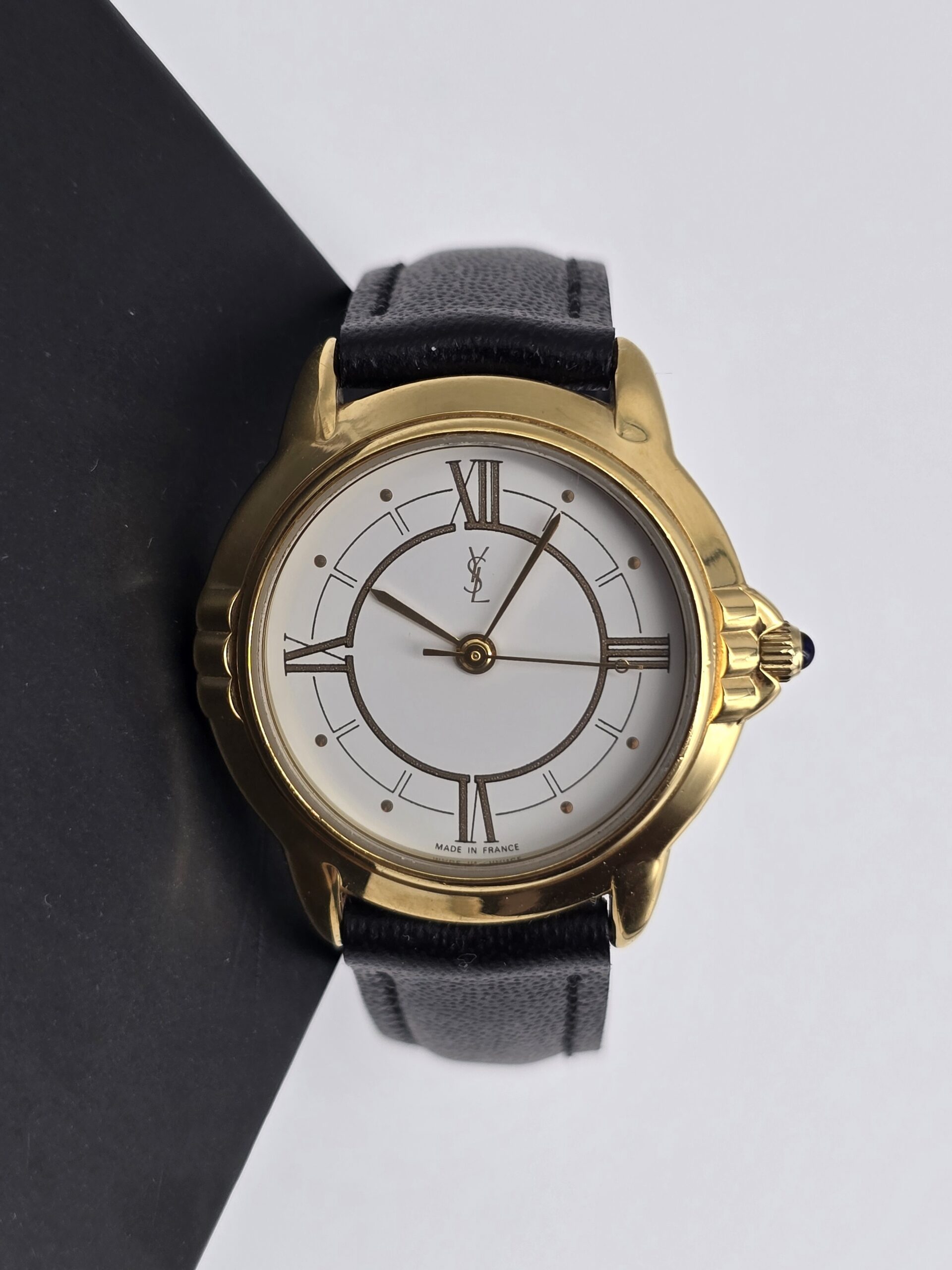 YVES SAINT LAURNET - zegarek vintage na czarnym pasku, złota koperta