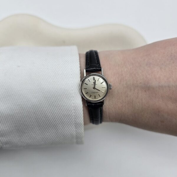 OMEGA LADYMATIC - drobny srebrny zegarek vintage na ręce