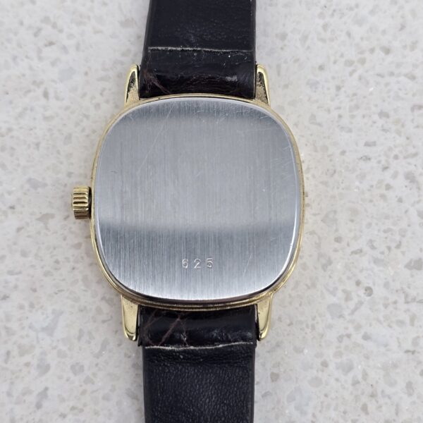 OMEGA DE VILLE – Złoty zegarek vintage zbliżenie na tył