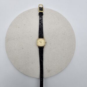 OMEGA DE VILLE – Złoty zegarek vintage widok na przód