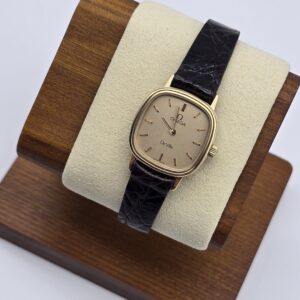 OMEGA DE VILLE – Złoty zegarek vintage widok od góry