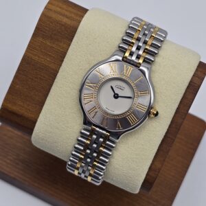 CARTIER - zegarek vintage na bransolecie na ekspozytorze