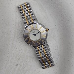 CARTIER - zegarek vintage na bransolecie widok z przodu