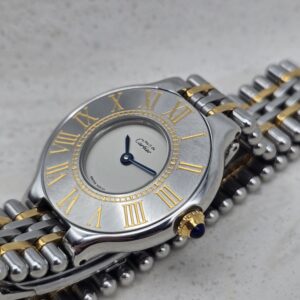 CARTIER - zegarek vintage na bransolecie widok z boku