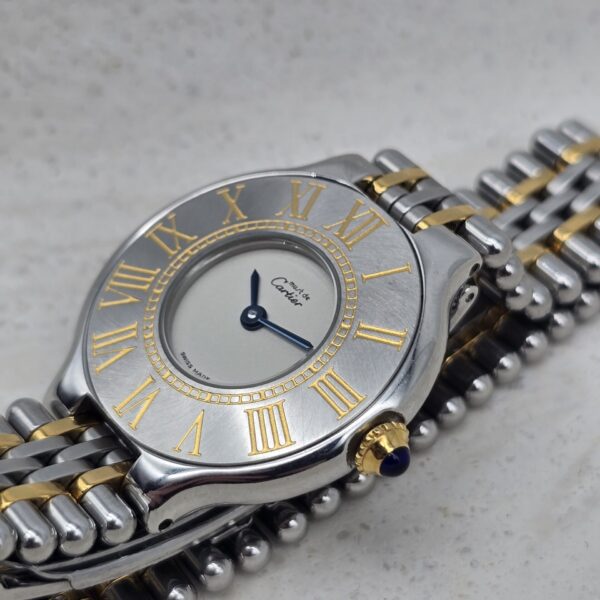 CARTIER - zegarek vintage na bransolecie widok z boku