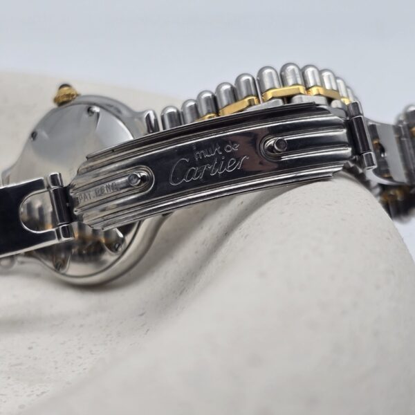CARTIER - zegarek vintage na bransolecie zbliżenie na sygnaturę