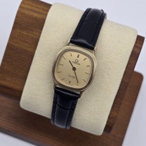 OMEGA DE VILLE - złoty zegarek vintage 1979 na ekspozytorze