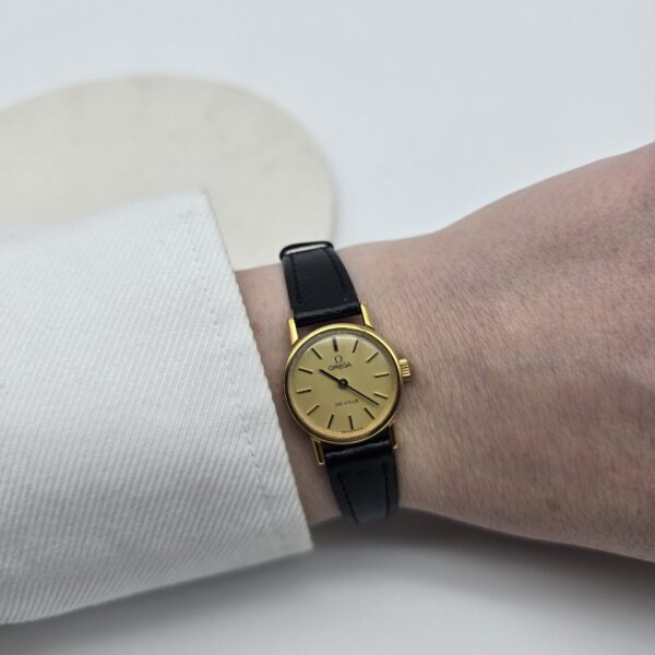 OMEGA DE VILLE- okrągły złoty zegarek vintage na ręce