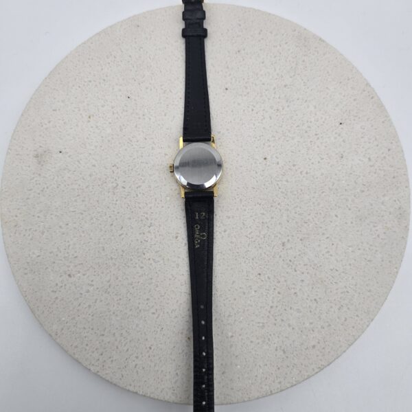 OMEGA DE VILLE- okrągły złoty zegarek vintage widok na tył