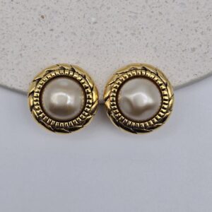 CHANEL - niewielkie złote klipsy vintage z perłą