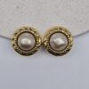 CHANEL - niewielkie złote klipsy vintage z perłą