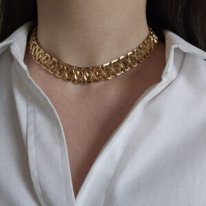 GIVENCHY - złoty choker vintage na modelce