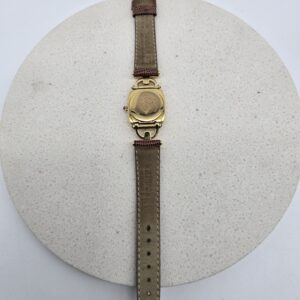 GUCCI 6300L - kwadratowy zegarek vintage na brązowym pasku widok na tył