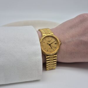 LONGINES Conquest – złoty zegarek vintage na ręce