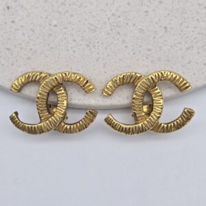 CHANEL - złote klipsy vintage CC fakturowane od góry