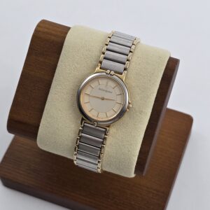 YSL - delikatny zegarek vintage na bransolecie na ekspozytorze