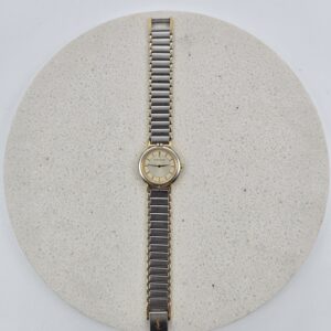 YSL - delikatny zegarek vintage na bransolecie widok na przód