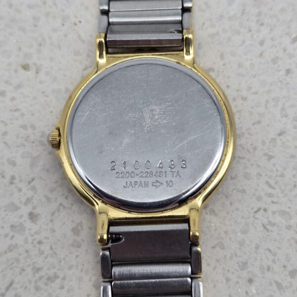 YSL - delikatny zegarek vintage na bransolecie zbliżenie na tył