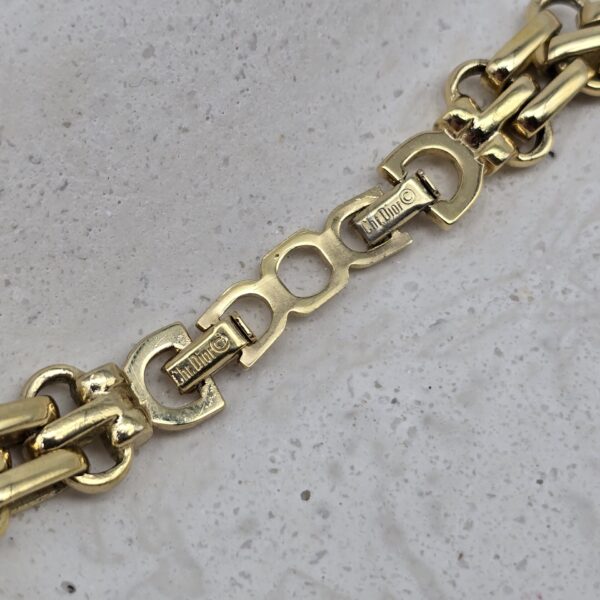 CHRISTIAN DIOR - złoty choker vintage zbliżenie na zapięcie