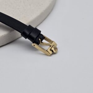 OMEGA DE VILLE - mechaniczny zegarek vintage z prostokątną kopertą zbliżenie na klamerkę