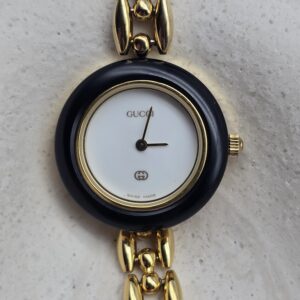 GUCCI - złoty zegarek vintage z wymiennymi bezelami przykładowy bezel