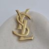 YSL - kultowa złota broszka vintage z monogramem