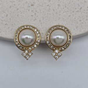 CHRISTIAN DIOR – małe vintage klipsy z perłą i kryształkami