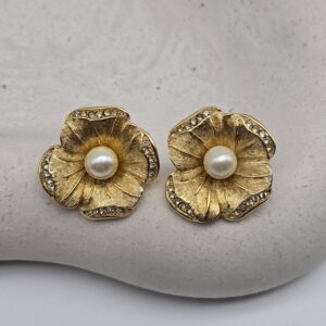 CHRISTIAN DIOR - złote kolczyki vintage kwiaty z perłą i kryształkami