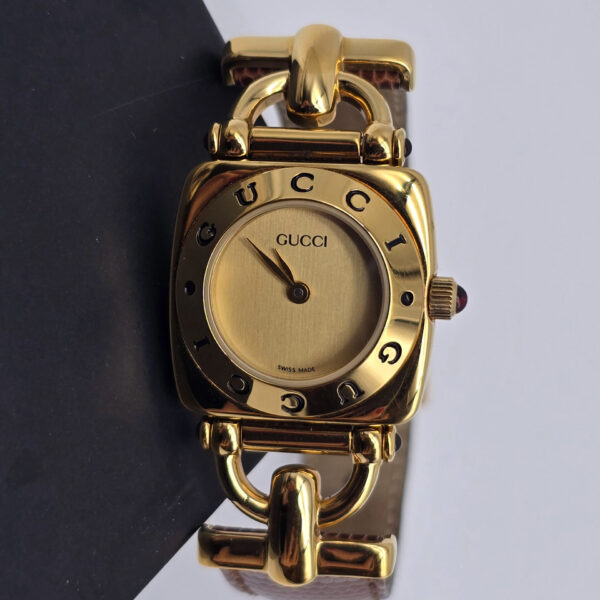 GUCCI 6300L - kwadratowy zegarek vintage na brązowym pasku