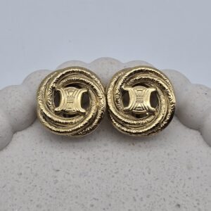 CELINE - złote klipsy vintage z motywem Triomphe widok na przód