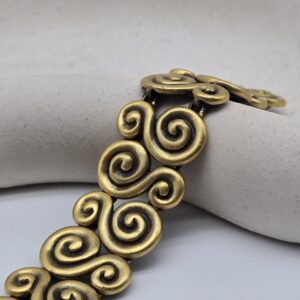 YSL - duża złota rzeźbiona bransoletka vintage zbliżenie na strukturę