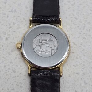 OMEGA DE VILLE - delikatny złoty zegarek vintage zbliżenie na dekiel