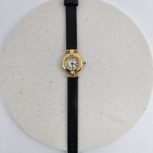 CARTIER - złoty delikatny zegarek vintage widok na przód