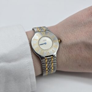 MUST DE CARTIER 21 - srebrno-złoty zegarek vintage na bransolecie na ręce