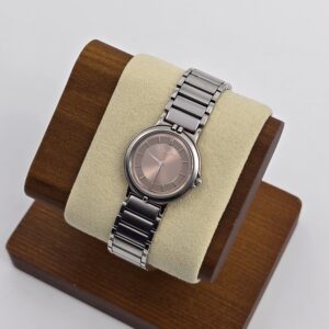 YSL - srebrny zegarek vintage na bransolecie na ekspozytorze