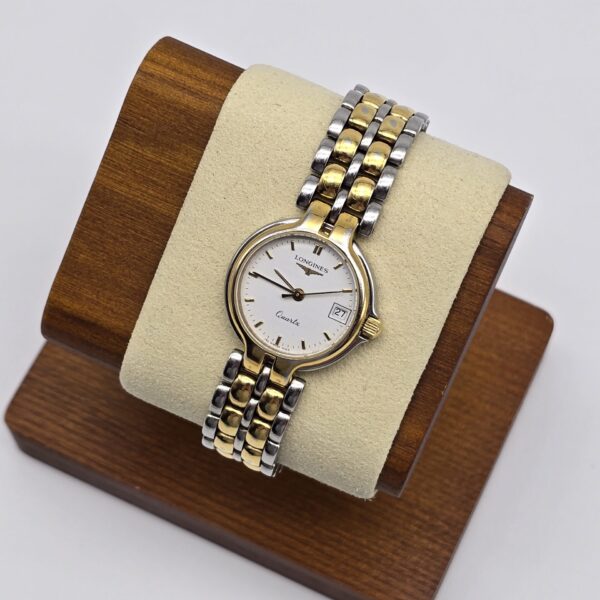 LONGINES - zegarek vintage na bransolecie na stojaku