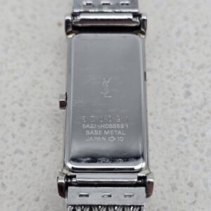 YSL - srebrny zegarek vintage zbliżenie na dekiel