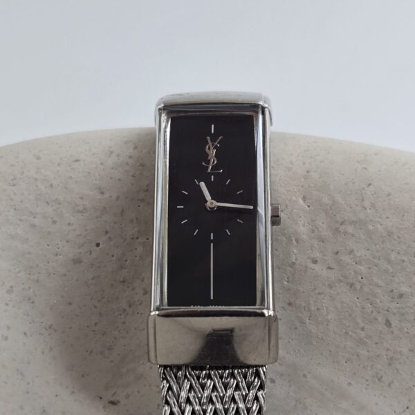 YSL - srebrny zegarek vintage zbliżenie na tarczę