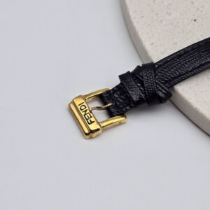 FENDI 640L - owalny złoty zegarek vintage zbliżenie na klamerkę